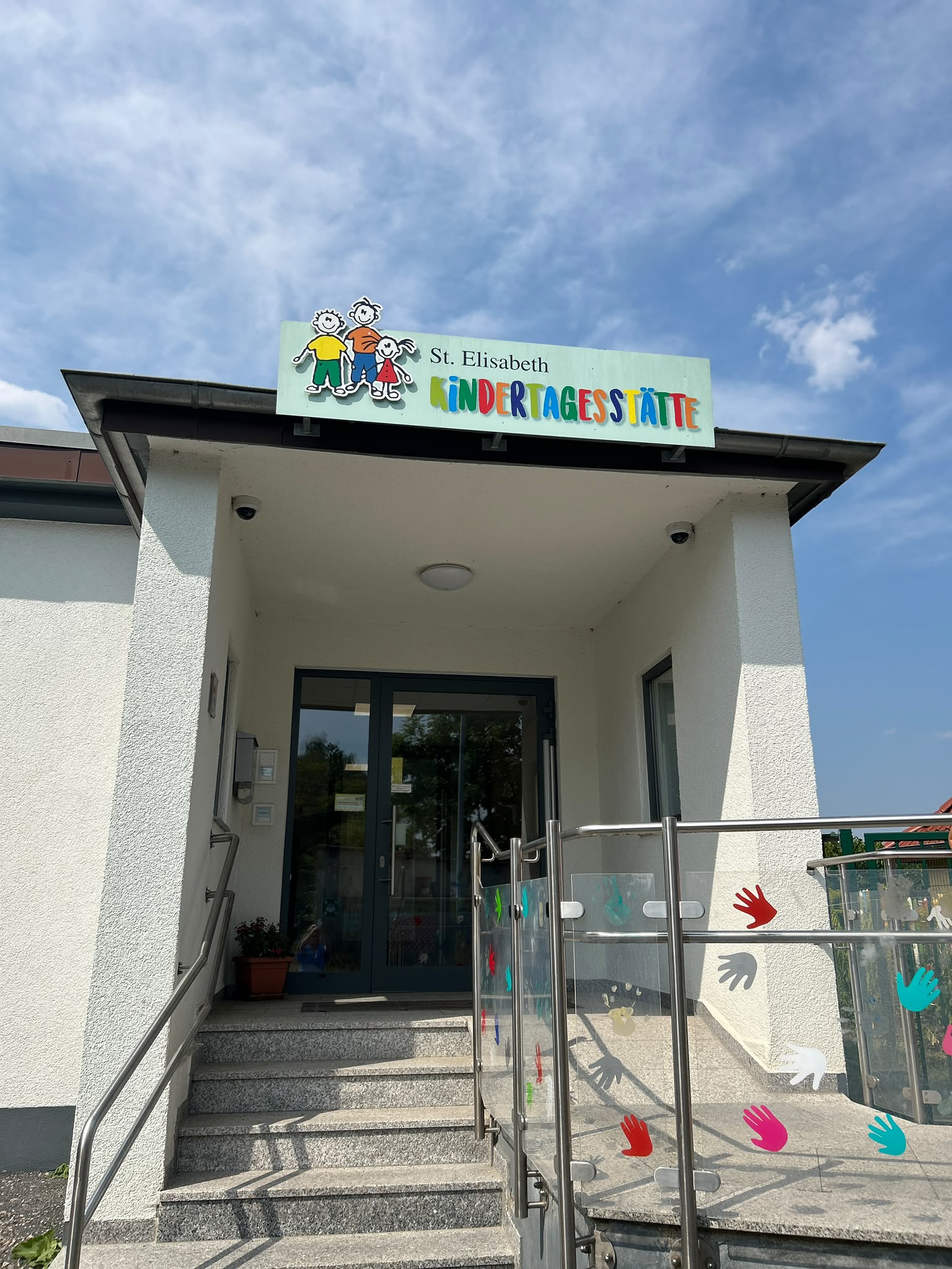 Eingang der Ökumenischen Kindertagesstätte St. Elisabeth